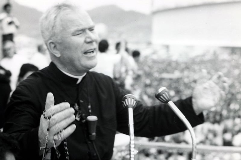 peyton-crowd-rosary-2