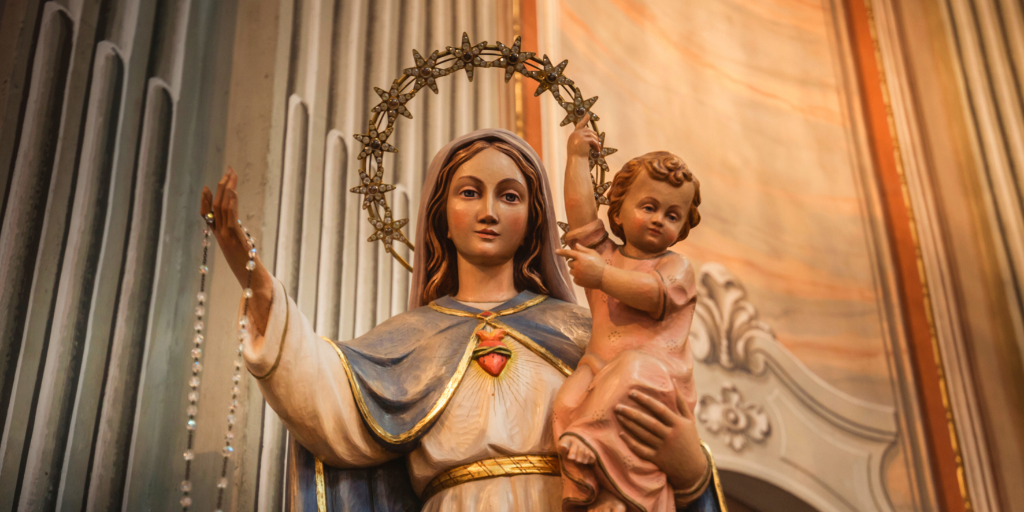 Growing Closer to Mary through Prayer