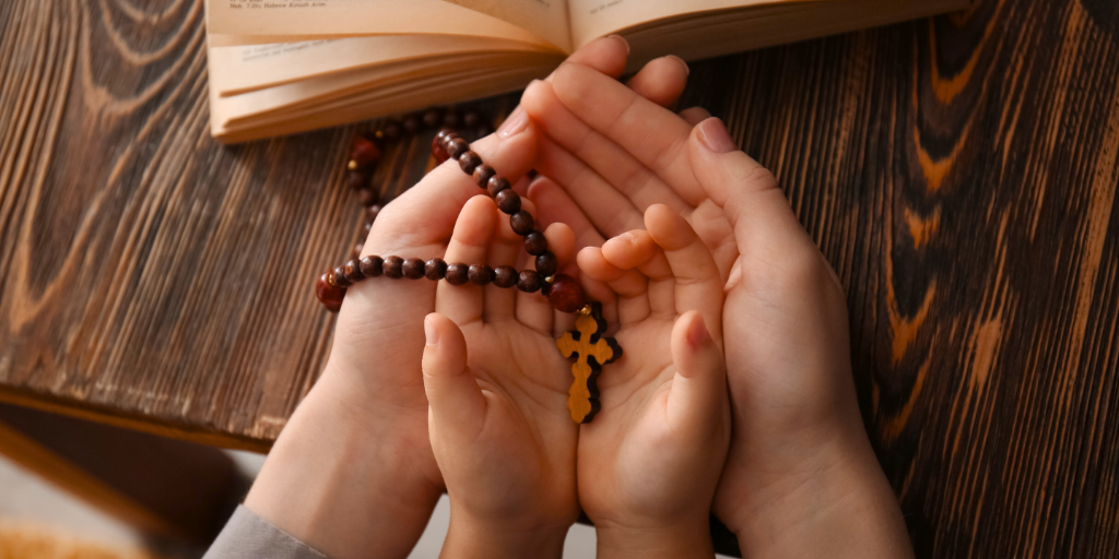 Seven Ways to Pray the Family Rosary This Lent