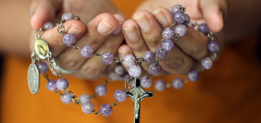 Family Rosary Reflections for Mother’s Day During the Pandemic